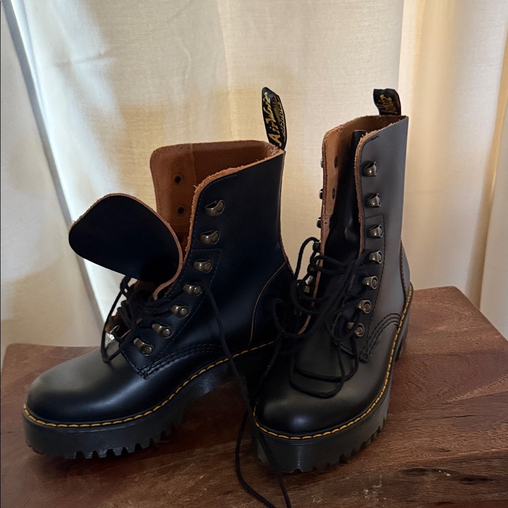 Black Leather Lug-Soled Combat Boots - Unbranded
